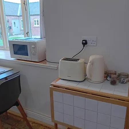 Castle Court Apartment *